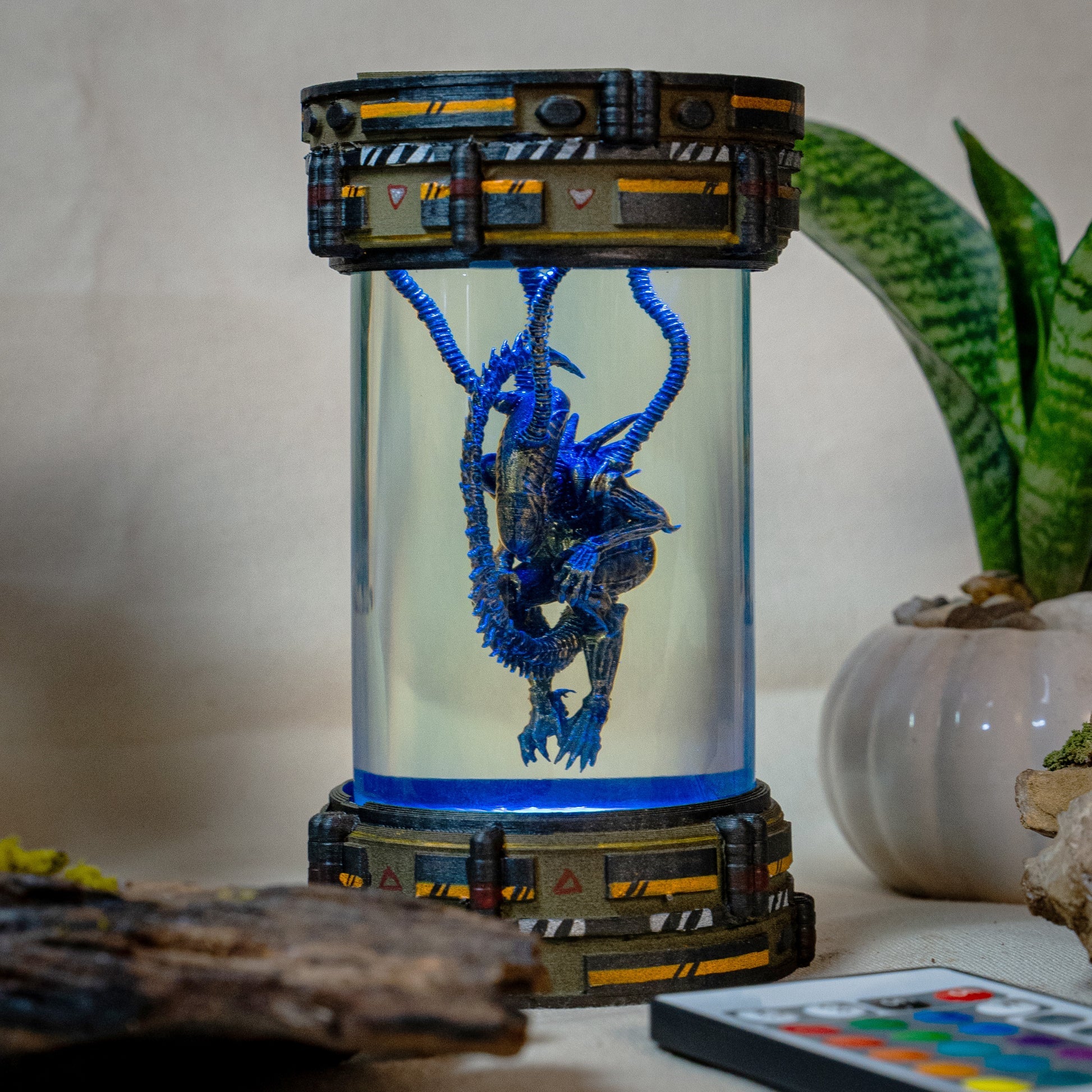 Alien Specimen Lamp – Sci-Fi Decorative Light