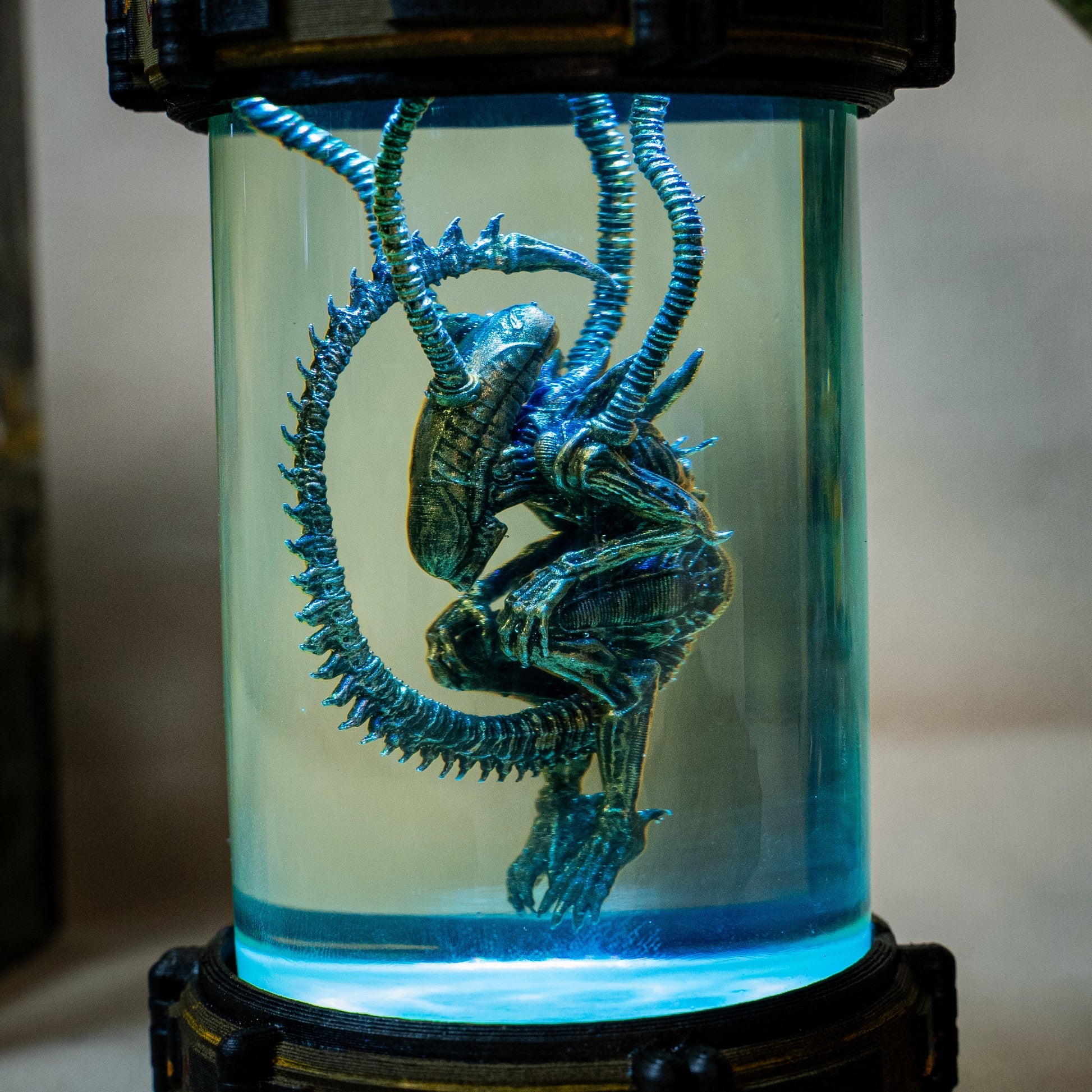 Alien Specimen Lamp – Sci-Fi Decorative Light