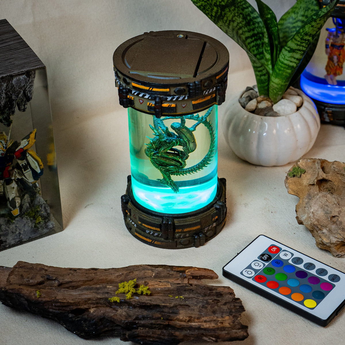 Alien Specimen Lamp – Sci-Fi Decorative Light