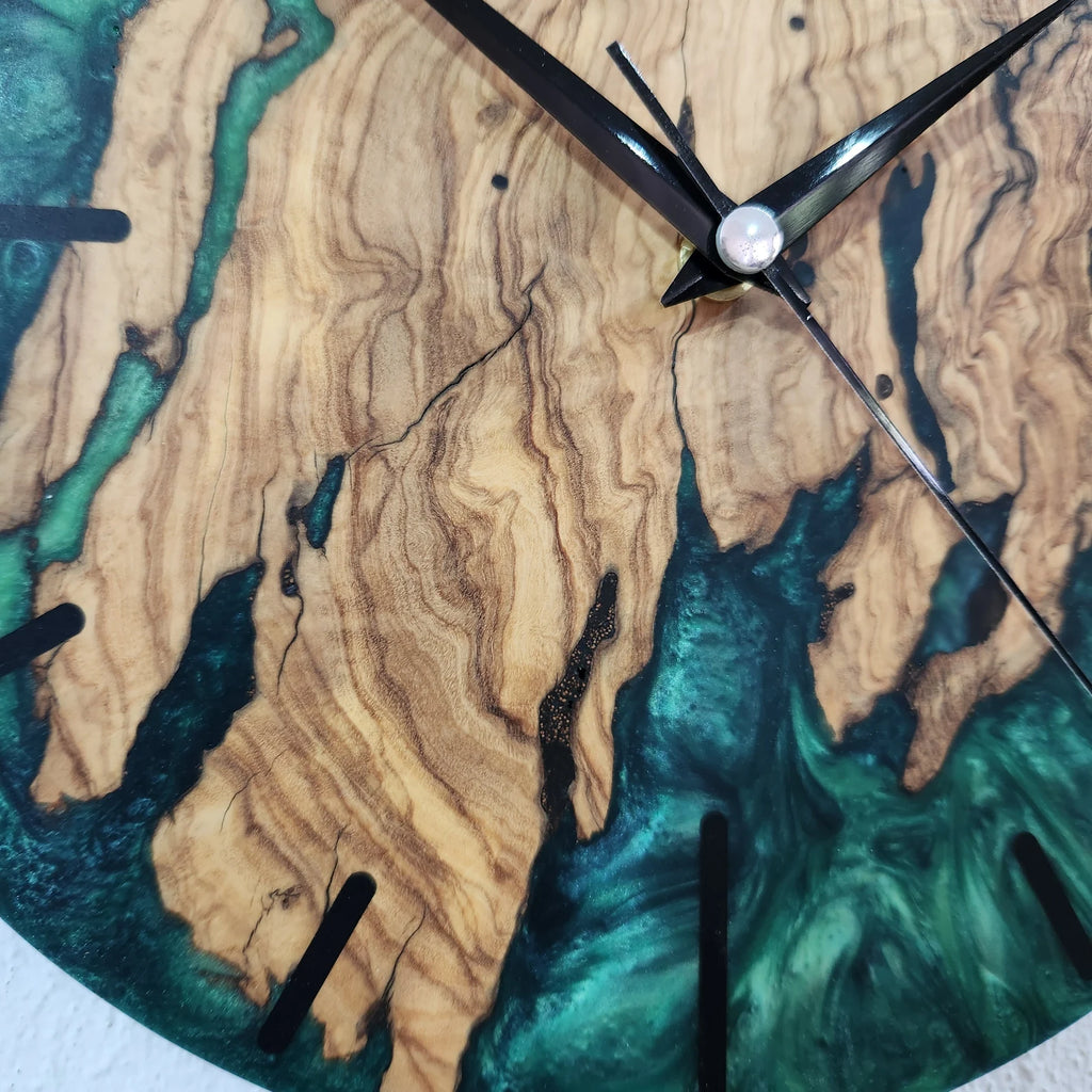 Emerald River Epoxy Wood Wall Clock – Handmade Resin Home Decor