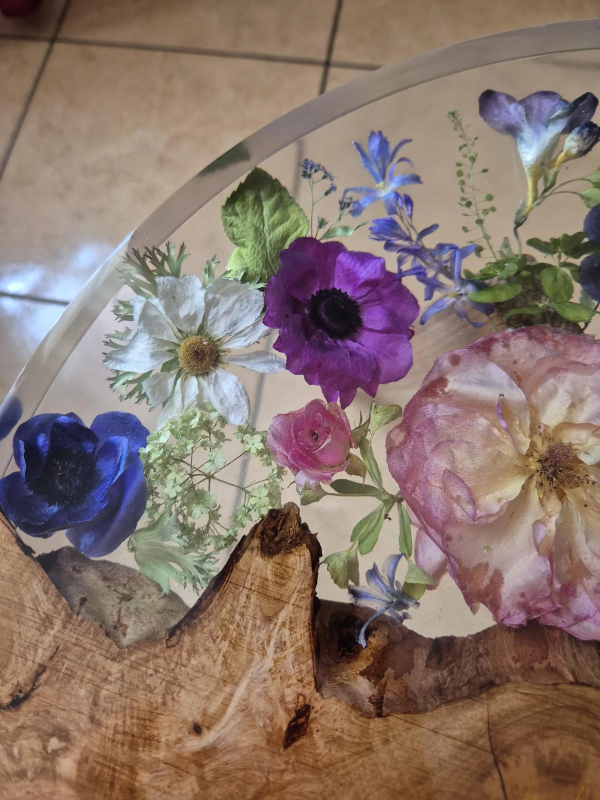 Pressed Flower Epoxy Resin Table – Round Live-Edge Wood Botanical Tabletop