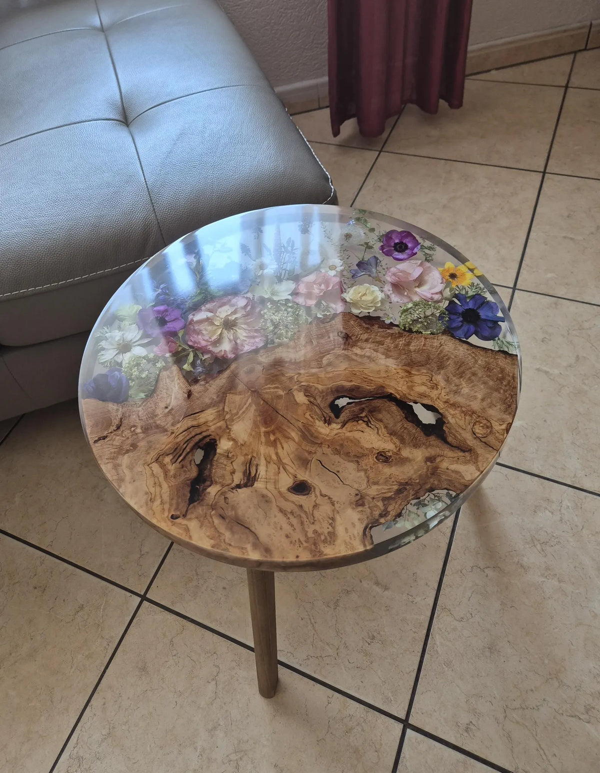 Pressed Flower Epoxy Resin Table – Round Live-Edge Wood Botanical Tabletop