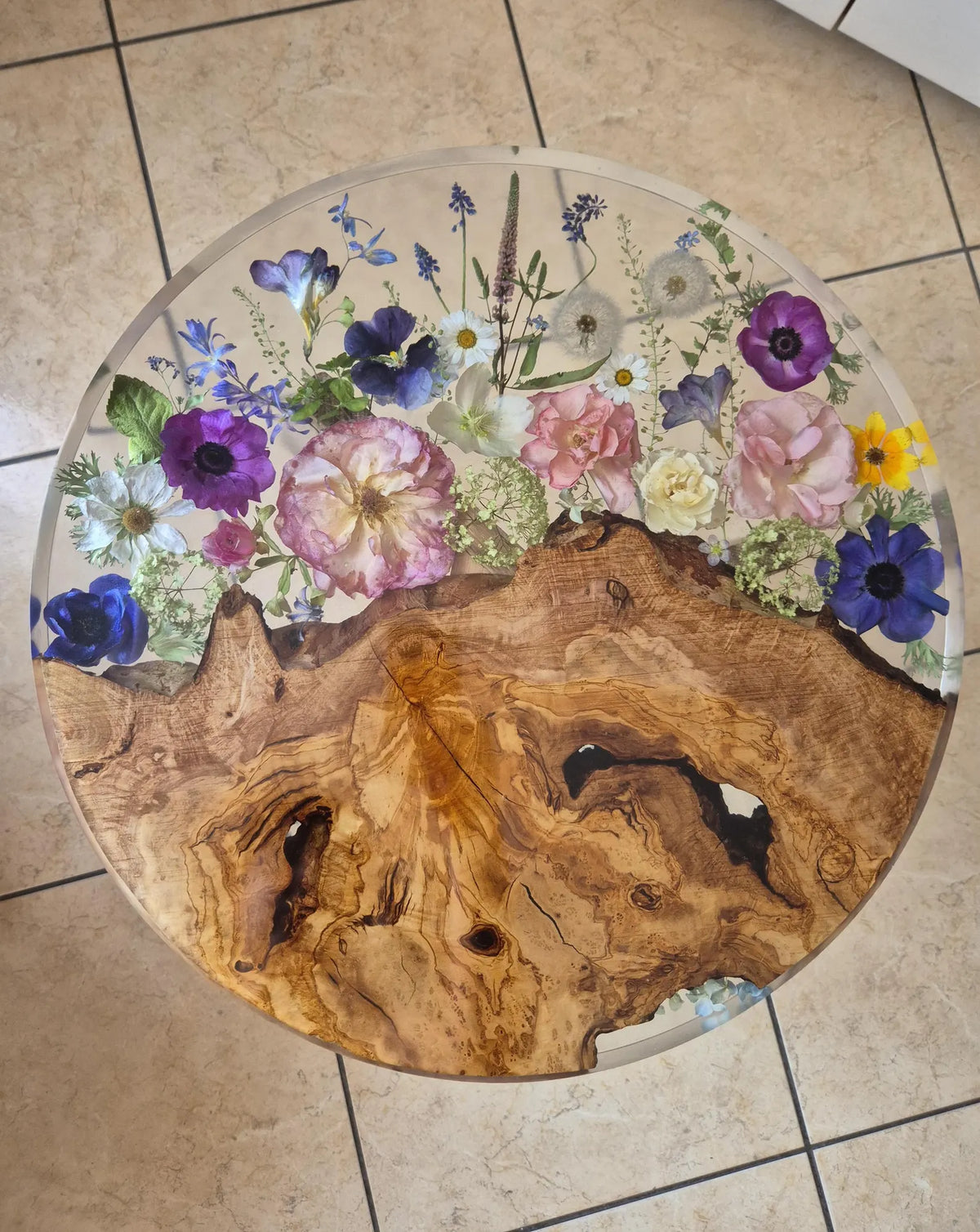 Pressed Flower Epoxy Resin Table – Round Live-Edge Wood Botanical Tabletop