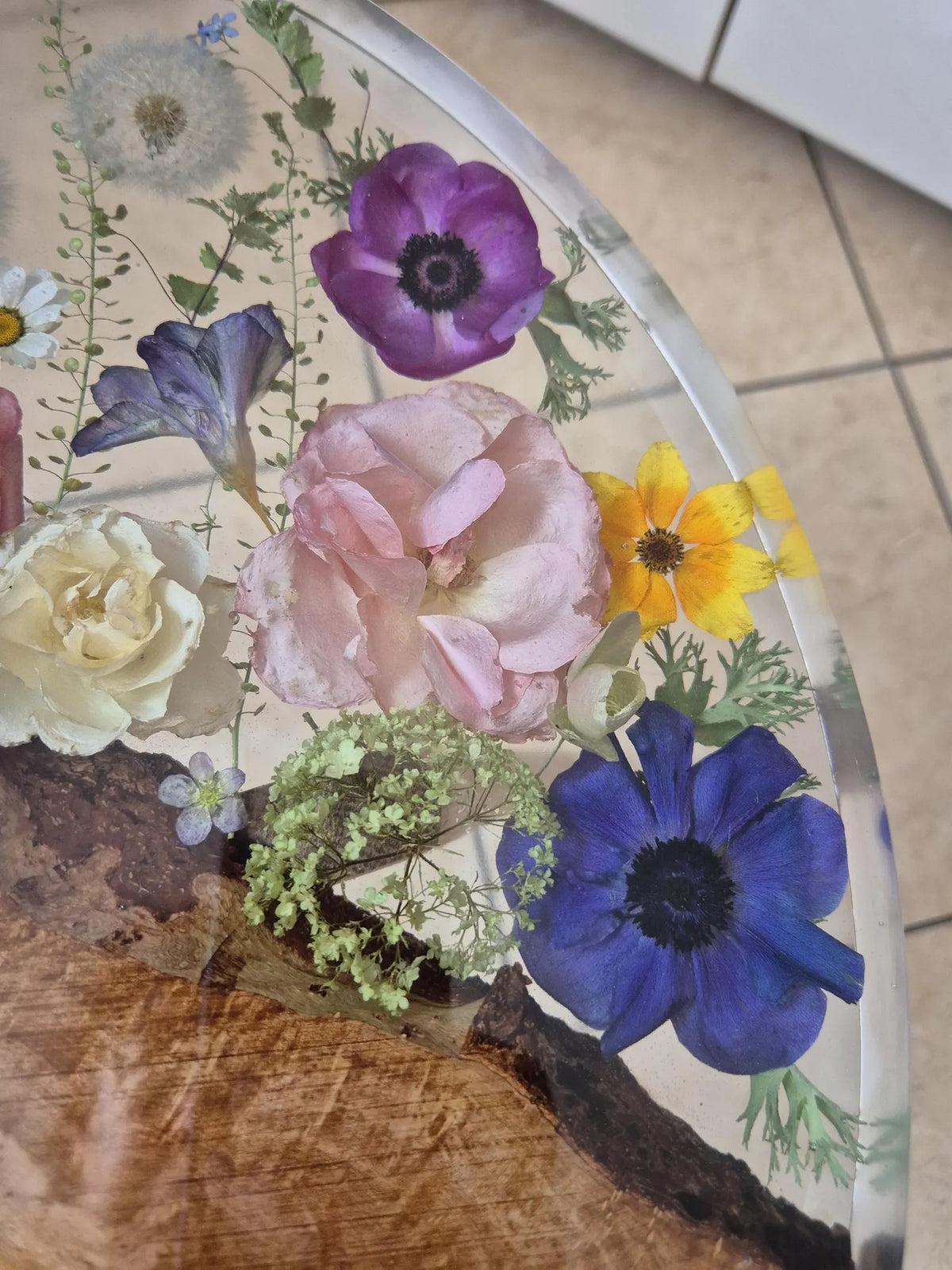 Pressed Flower Epoxy Resin Table – Round Live-Edge Wood Botanical Tabletop