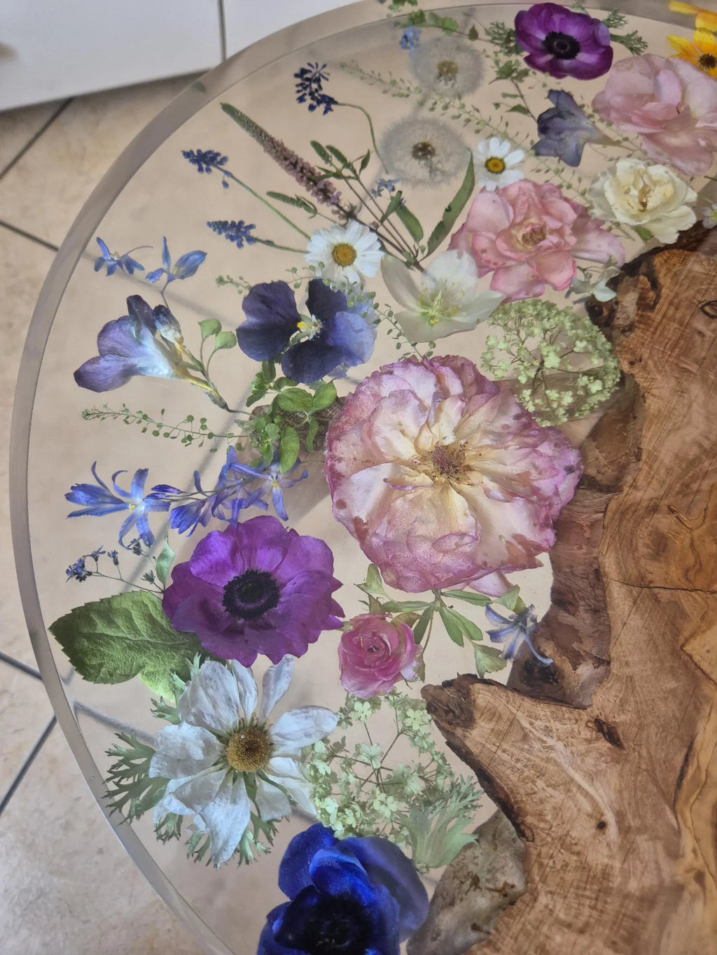 Pressed Flower Epoxy Resin Table – Round Live-Edge Wood Botanical Tabletop