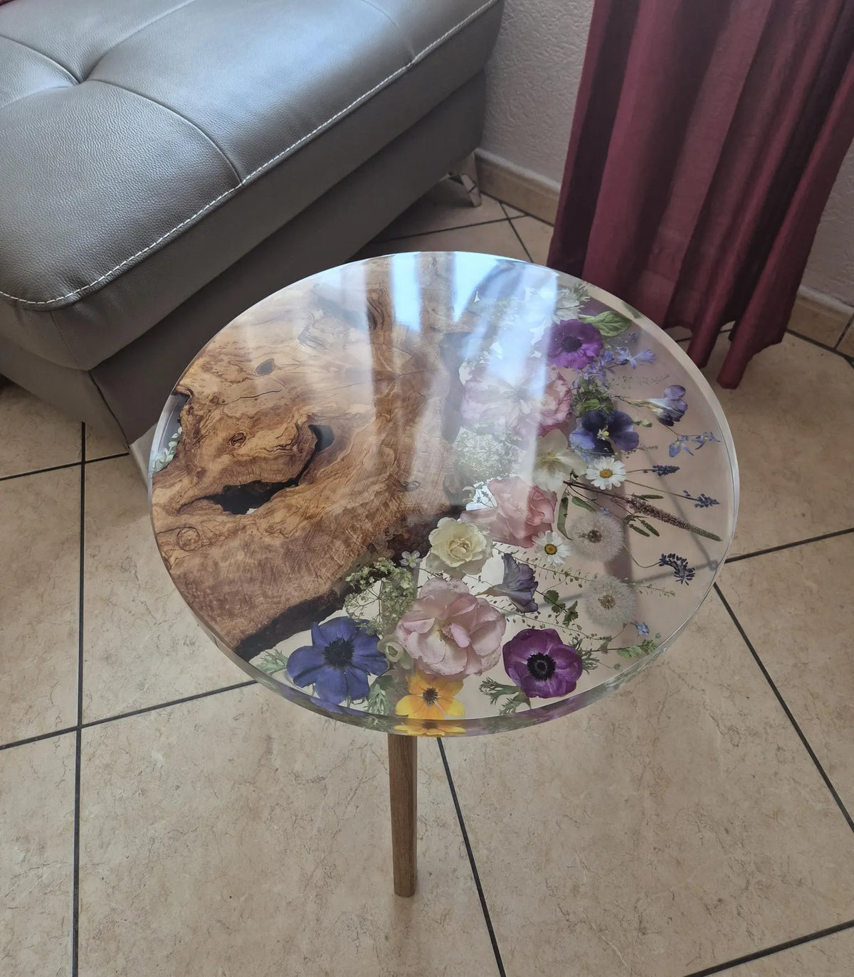 Pressed Flower Epoxy Resin Table – Round Live-Edge Wood Botanical Tabletop