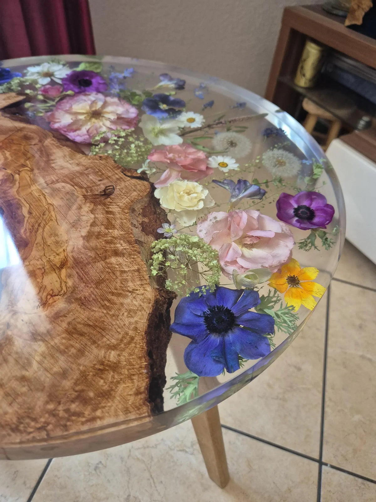 Pressed Flower Epoxy Resin Table – Round Live-Edge Wood Botanical Tabletop