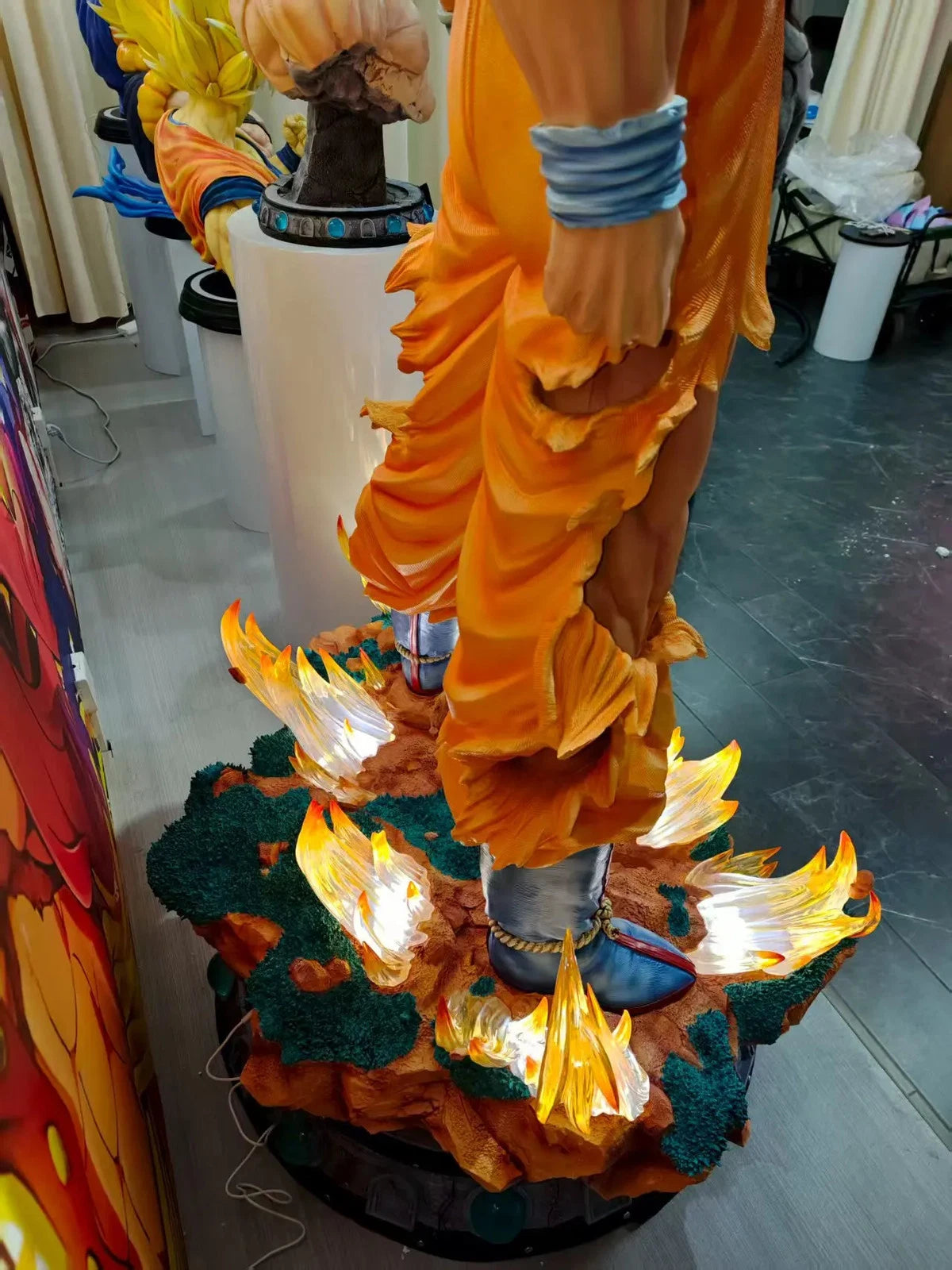 LIFE SIZE Goku 1:1 Scale Dragon Ball Z Super Saiyan Resin Statue 1:1